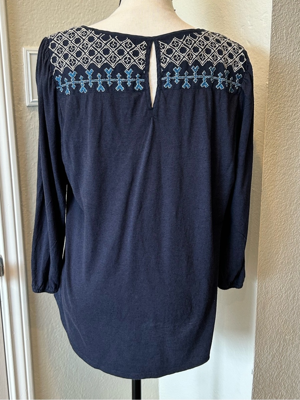 Lucky Brand Navy Embroidered Yoke Tunic Top Size Large Cotton Blend 3/4 Sleeve - Picture 6 of 16